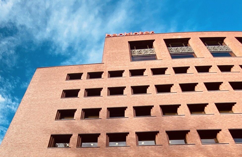 Bankinter gana 901 millones y eleva un 13,4% sus fondos de pensiones